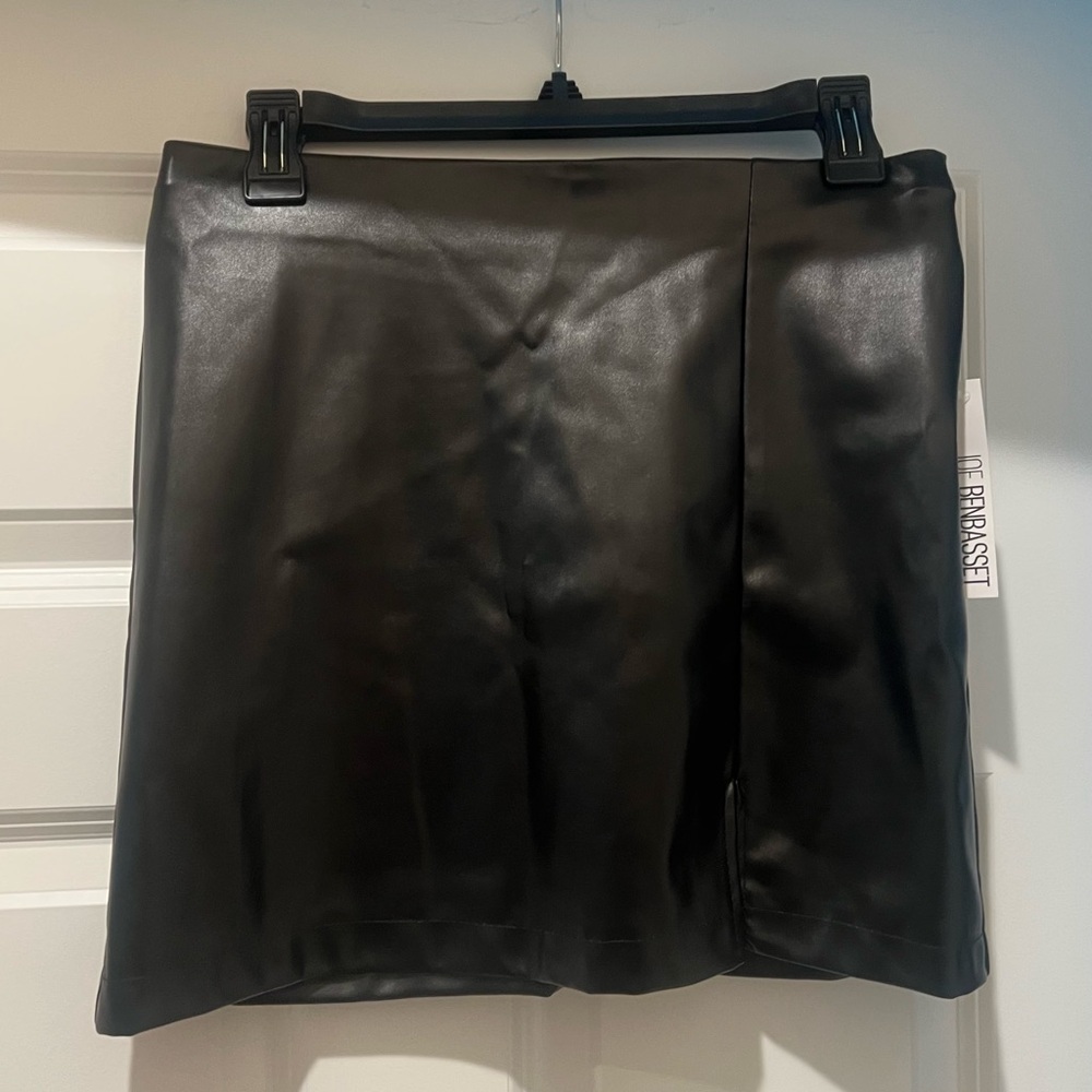 NWT Black Faux Leather Mini Skirt, size Med